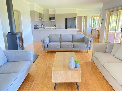 Farmhouse In The Heart Of Wine Country, 10 Minutes To Beach - Kingaroy Accommodation 1