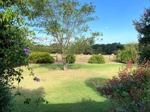 Farmhouse In The Heart Of Wine Country, 10 Minutes To Beach - Kingaroy Accommodation 4