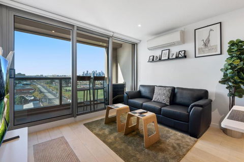 FLEMINGTON - Melbourne City Views - Kingaroy Accommodation 1