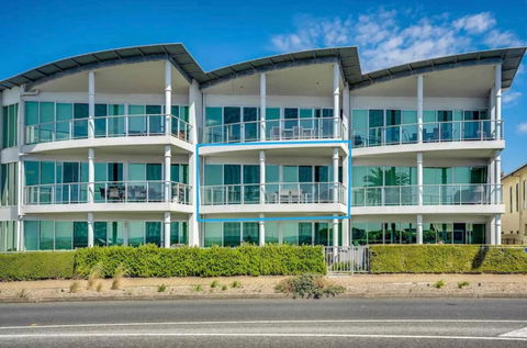 Gallery 10 With Views, Pool And Tennis Court - Kingaroy Accommodation 2