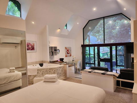 Gallery Walk Chalets - Tamborine Mountain - Kingaroy Accommodation 0