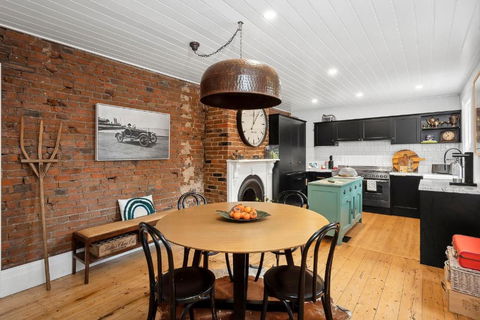 Gable House Geelong - Kingaroy Accommodation 3