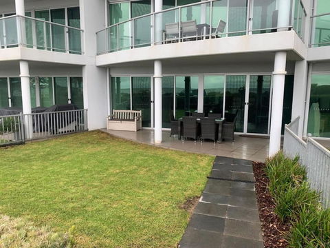 Gallery 4 145 Hindmarsh Road Victor Harbor - BYO Linen - Kingaroy Accommodation 2