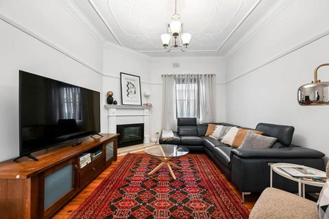Gardiner Cottage - Stylish & Elegant, Walk To CBD - Kingaroy Accommodation 1