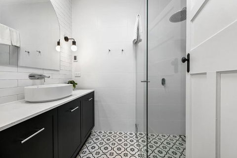 Gardiner Cottage - Stylish & Elegant, Walk To CBD - Kingaroy Accommodation 3