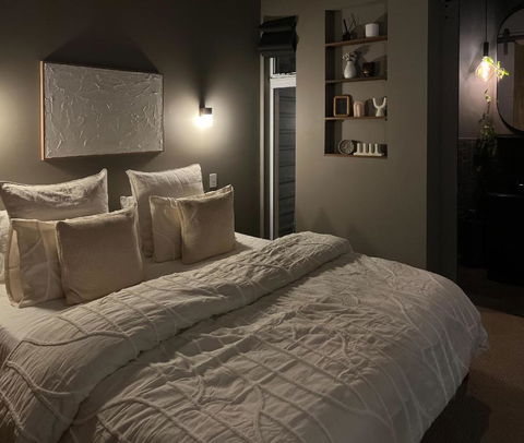 George - Luxe Residence With Private Rooftop - Kingaroy Accommodation 4