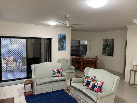 Georgina Townhouse - Kingaroy Accommodation 4