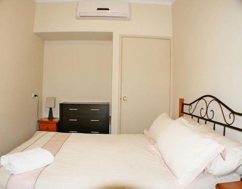 Geraldton Luxury Retreat 2 With Free Streaming - Kingaroy Accommodation 4