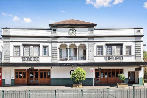 GLAD1 - Monash Rd - Gladesville - Kingaroy Accommodation 2