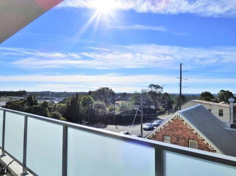 GLAD1 - Monash Rd - Gladesville - Kingaroy Accommodation 4