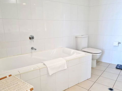 Glam Apartment 21 - Kingaroy Accommodation 4