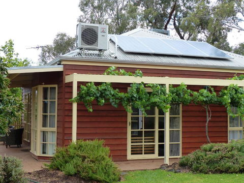 Glenbar Cottage Yelta - Kingaroy Accommodation 0