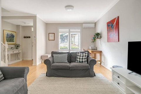 Glenmore Court - Spacious And Central By The Harbour - Kingaroy Accommodation 2