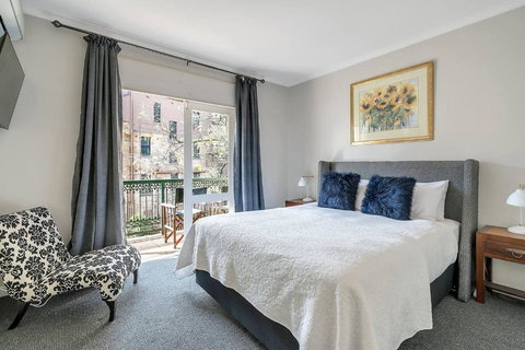 Glenmore Court - Spacious And Central By The Harbour - Kingaroy Accommodation 3