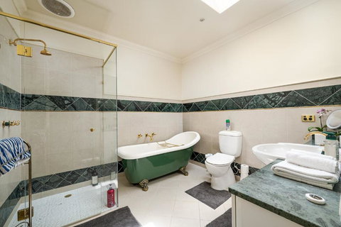 Glenroy Retreat With Pool, Gaming Room & Theater - Kingaroy Accommodation 4