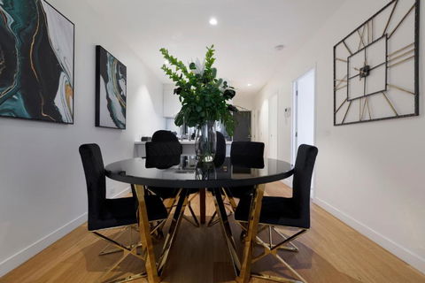 Glitz & GlamourHeart Of Southbank2 Car Parks - Kingaroy Accommodation 2