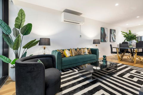 Glitz & GlamourHeart Of Southbank2 Car Parks - Kingaroy Accommodation 1