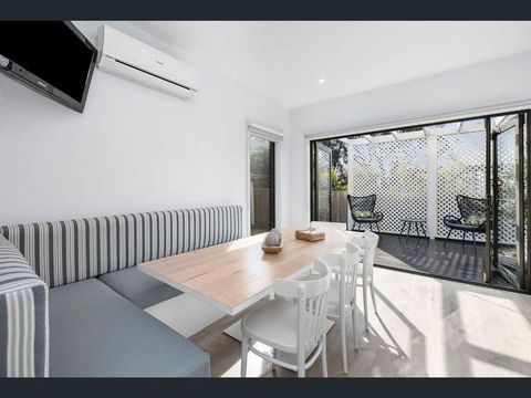 Gogoll Central Beach House 2a - Kingaroy Accommodation 3