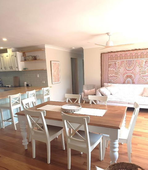 Gold Coast Family Retreat, Beach 1 And Half Kms, Shops, Full Home - Kingaroy Accommodation 3