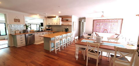 Gold Coast Family Retreat, Beach 1 And Half Kms, Shops, Full Home - Kingaroy Accommodation 0