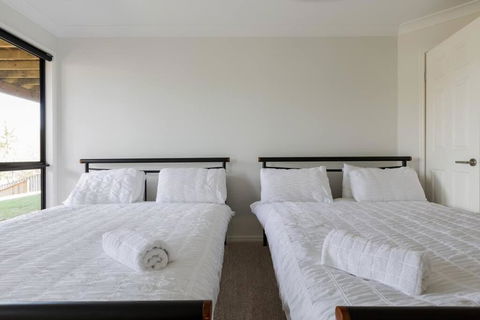 Gold Coast Theme Parks With A Pool - Kingaroy Accommodation 2