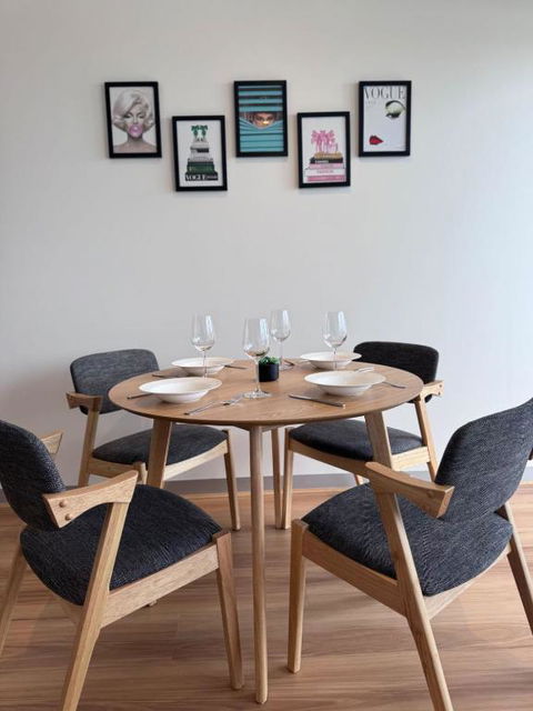 Gold Location Melbourne CBD - Kingaroy Accommodation 3