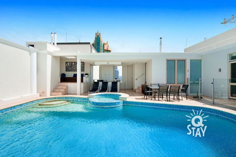 Golden Gate Rooftop Penthouse - QSTAY - Kingaroy Accommodation 1