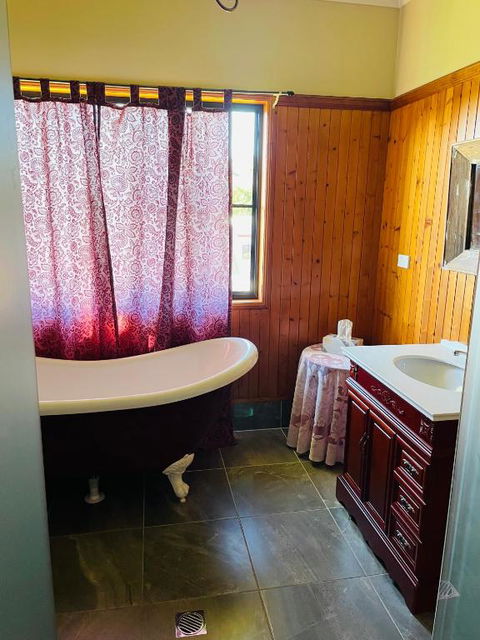 GOLDEN LACE B&B - Kingaroy Accommodation 3