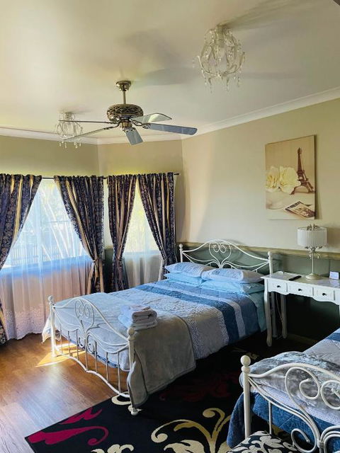 GOLDEN LACE B&B - Kingaroy Accommodation 4