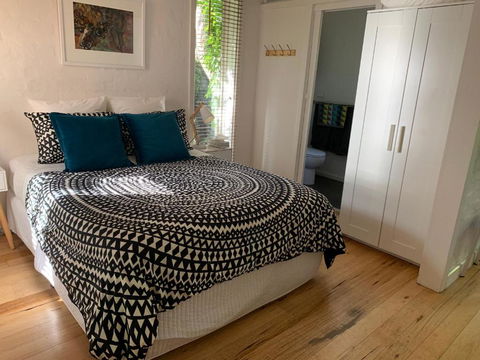 Garden Cottage St Kilda - Kingaroy Accommodation 3