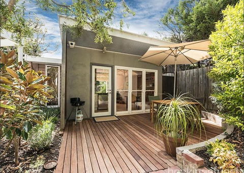 Garden Cottage St Kilda - Kingaroy Accommodation 0