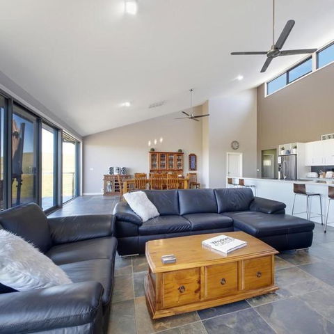 GOULBURN ALPACA FARM STAY - Kingaroy Accommodation 1