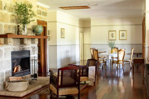 Hanging Tree Wines - Kingaroy Accommodation 3
