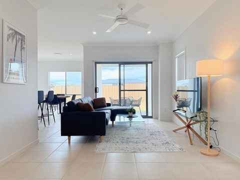 Harmony Heights 4 Beds Villa At Rochedale - Kingaroy Accommodation 1