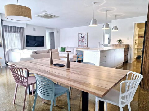 Hildeton Pool House - Kingaroy Accommodation 2