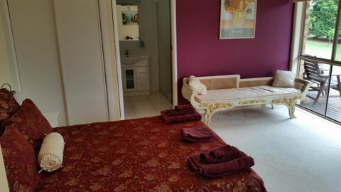 Hilltop Hideaway - Kingaroy Accommodation 3