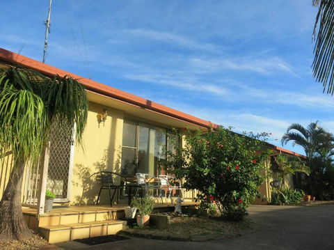 House And Van On The River - Kingaroy Accommodation 1