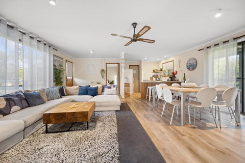 INVERLOCH - 2 Separate Houses In One! - Kingaroy Accommodation 2