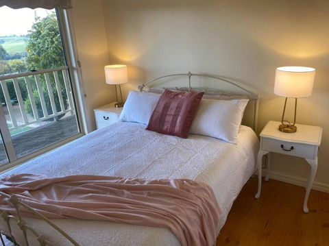 IRONBARK FARM Farmhouse On 52 Acres In The Scenic Yarra Valley - Kingaroy Accommodation 3