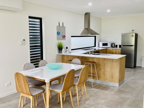 AIRLIE BEACH Delight. Hop, Skip Jump To Everything - Kingaroy Accommodation 2