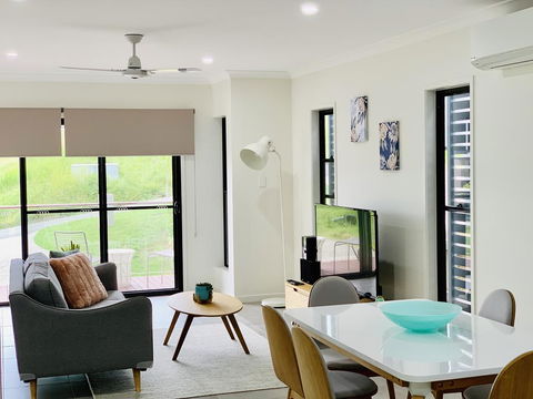 AIRLIE BEACH Delight. Hop, Skip Jump To Everything - Kingaroy Accommodation 3