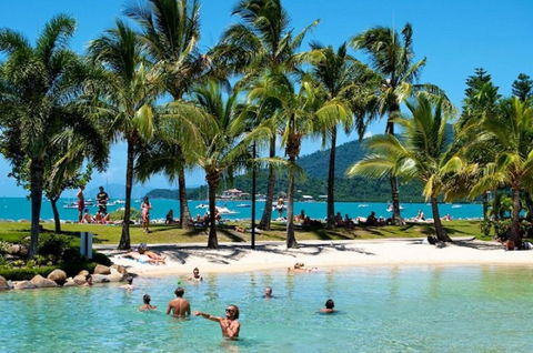 Airlie Beach Magnums - Kingaroy Accommodation 0