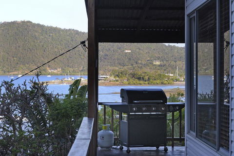 Airlie Getaway - Airlie Beach - Kingaroy Accommodation 1