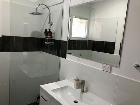 Airlie Getaway Unit 1 - Kingaroy Accommodation 3