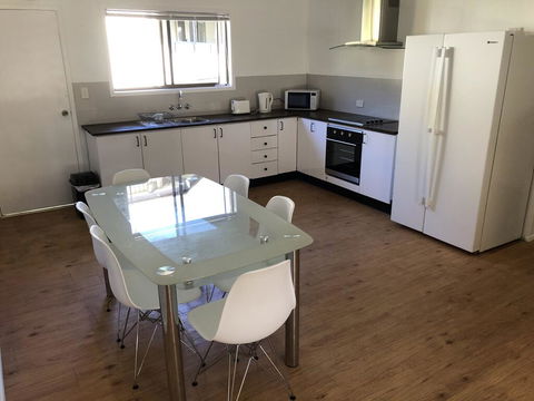 Airlie Getaway Unit 1 - Kingaroy Accommodation 2