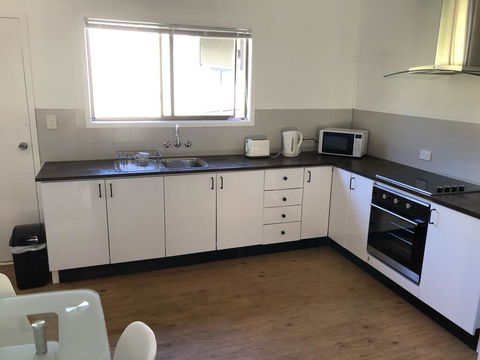 Airlie Getaway Unit 1 - Kingaroy Accommodation 0