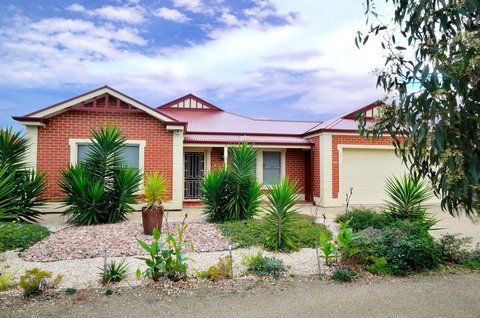 All Seasons Port Elliot Holiday House - Kingaroy Accommodation 0
