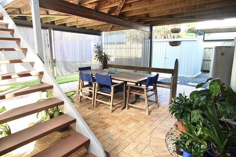 Aloha Alex Beach House Pet-friendly- 450m To The Beach - Kingaroy Accommodation 1