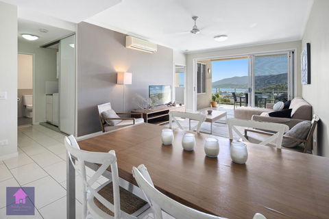 Amazing Ocean Views, Pool, Award Winning Location, Airlie Beach - Kingaroy Accommodation 0