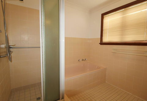 Amzaz, 15 Korogora Street - Kingaroy Accommodation 0